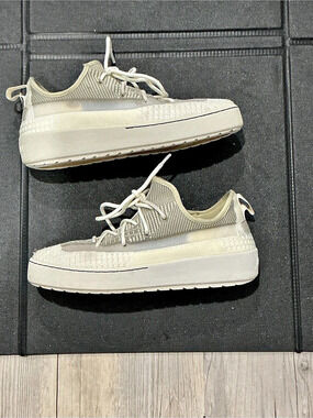 Jambu Cream Sneakers